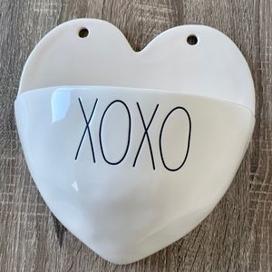 Rae Dunn “XOXO” Wall Hanging